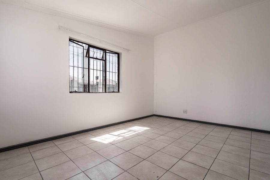 To Let 9 Bedroom Property for Rent in Maitland Western Cape